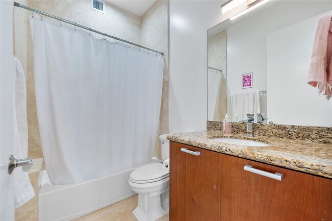 Building Photo - 3266 NE 15th St