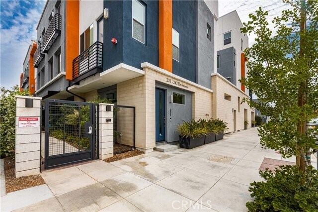 Building Photo - 231 Elm Ave