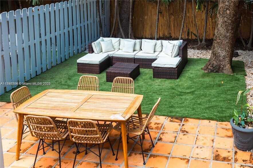 Building Photo - 426 NE 26th St