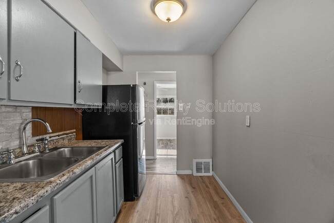 Building Photo - 409 Caithness Rd