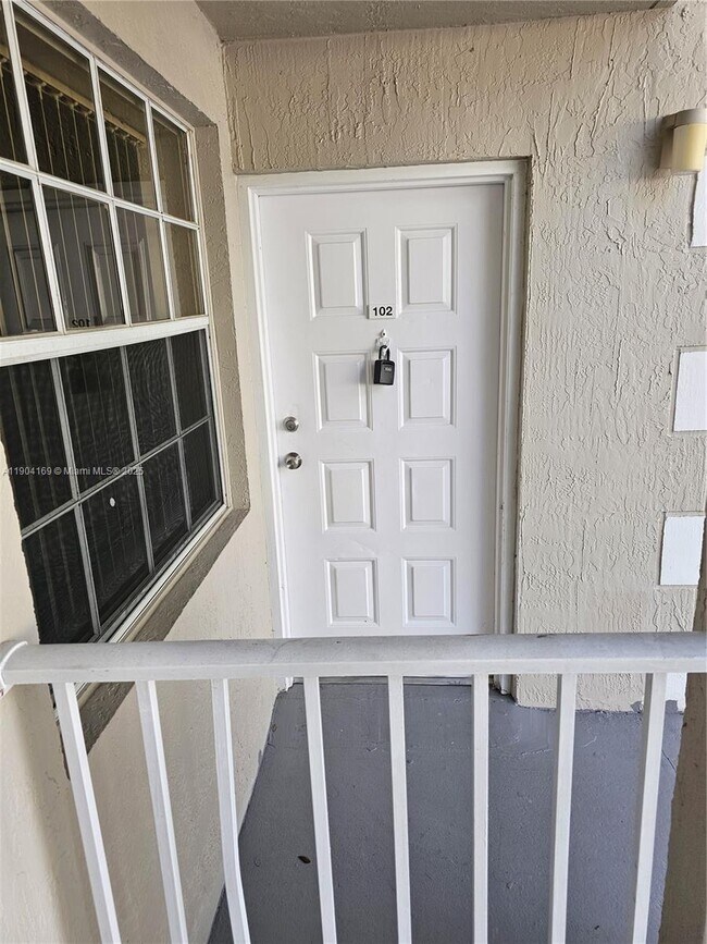 Building Photo - 2880 N Oakland Forest Dr