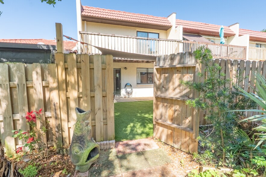 Building Photo - 8712 Bay Ct