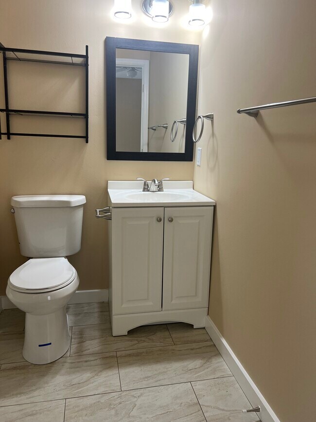 Building Photo - 54 W Sharon Rd