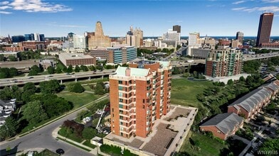 Building Photo - 200 Lakefront Blvd