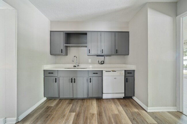 Building Photo - 9251 Newkirk Dr