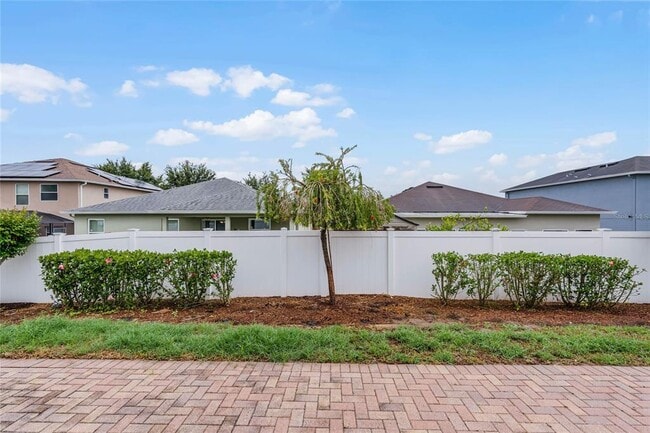Building Photo - 13550 Laranja St