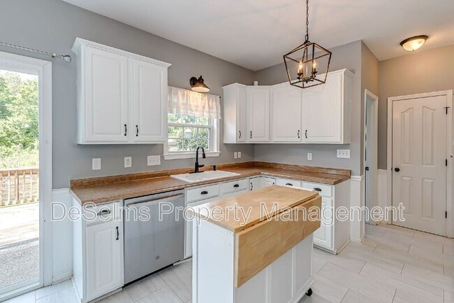 Building Photo - 701 Brent Glen Pl