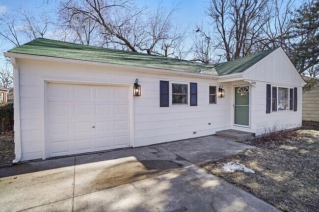 Building Photo - 2412 SW Mission Ave