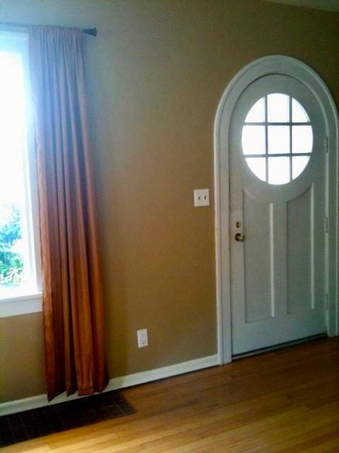 Building Photo - 726 Governor Stevens Ave SE