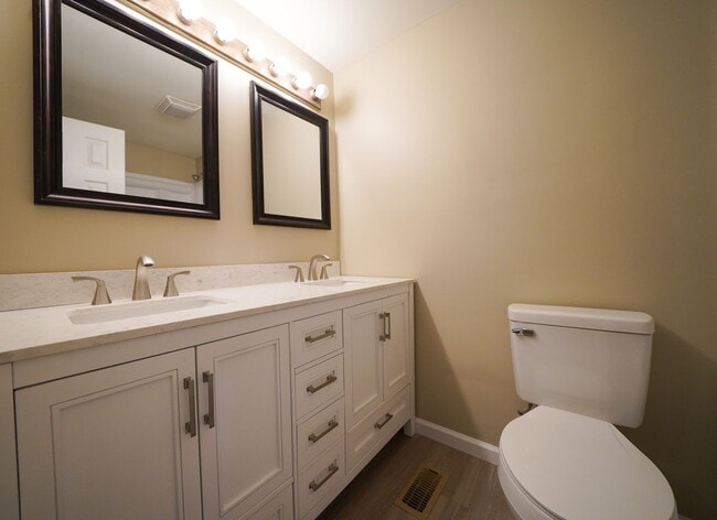 Building Photo - Recently Remodelded 2 story 4 bed, 2 1/2 bath 2 car garage fenced yard