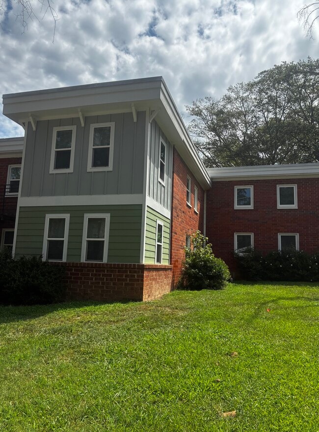 Building Photo - Stratham Place Apartments