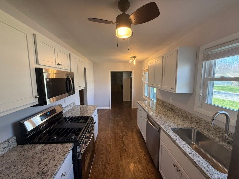 Building Photo - 1725 Elmwood Ln