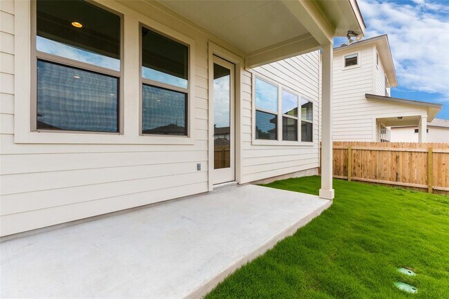 Building Photo - 2102 Crimson Rosella Trl