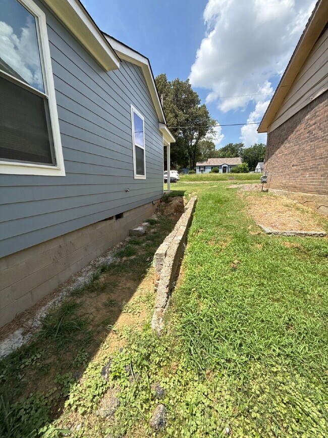 Building Photo - Fully Renovated Spacious 3BR in South Memphis – Section 8 Welcome