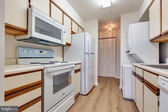 Building Photo - 8399 Montgomery Run Rd