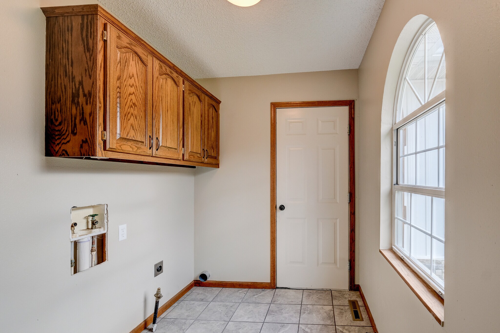 Building Photo - 325 Turf Ln