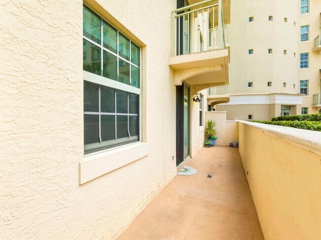Building Photo - 610 Clematis St