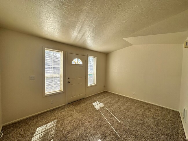 Building Photo - 5954a