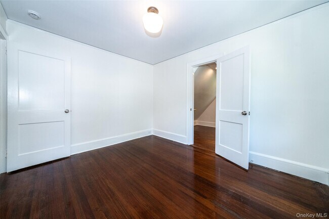 Building Photo - 162 Rockingstone Ave