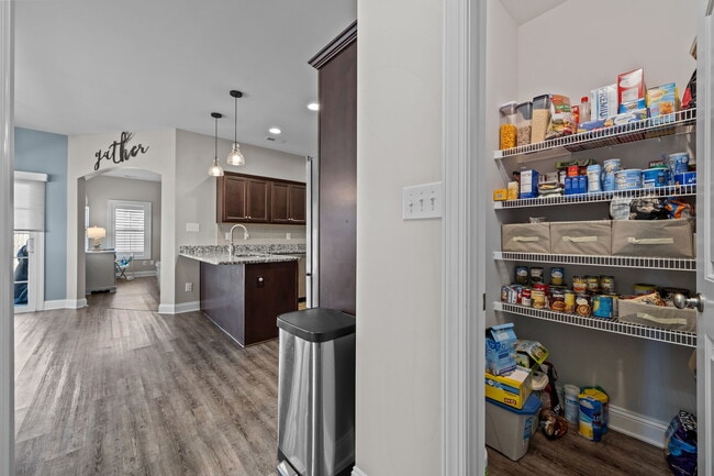 Building Photo - 878 Stormy Gale Ln