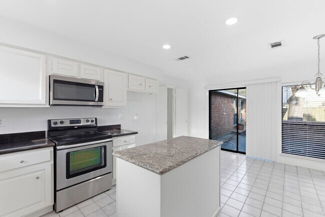 Building Photo - 506 Willow Wisp Cir