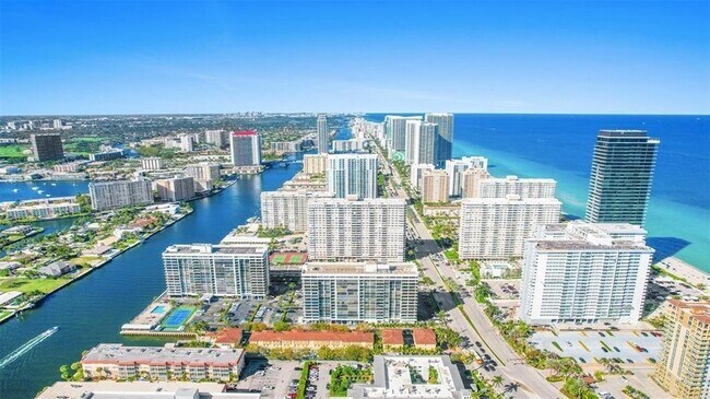 Building Photo - 2049 S Ocean Dr
