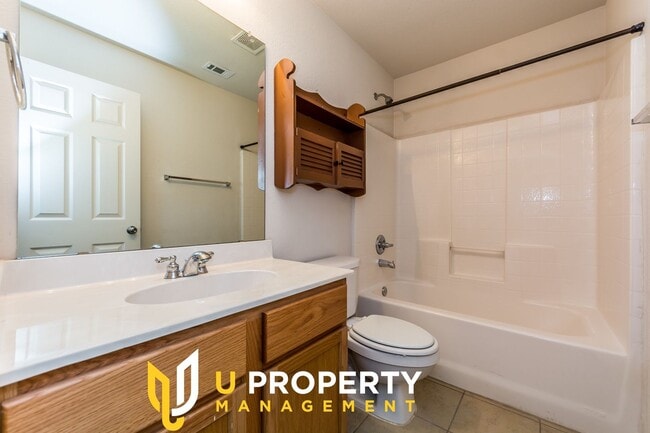 Building Photo - 5425 Smt Vw Dr