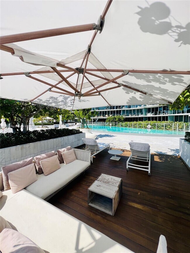 Building Photo - 1 Collins Ave