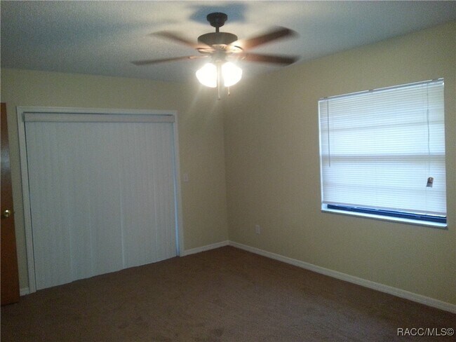 Building Photo - 100 E Knightsbridge Pl