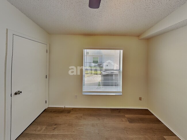 Building Photo - 1431 Londra Ln