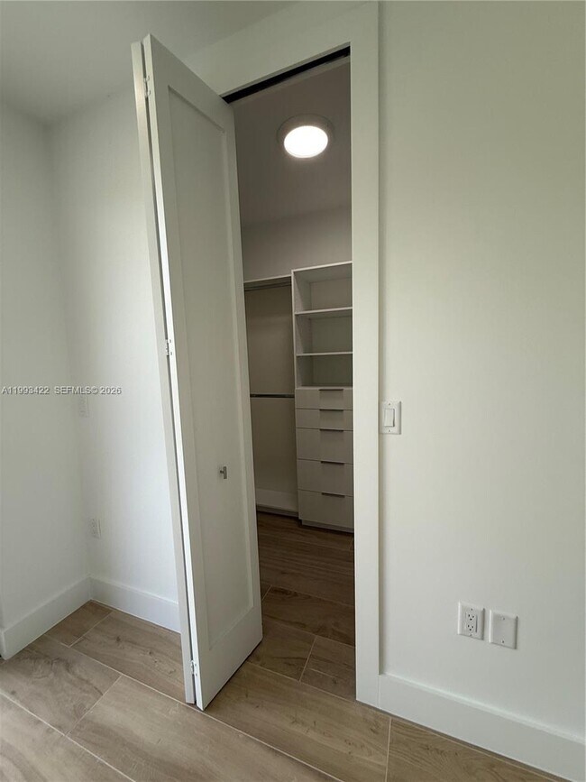 Building Photo - 1981 SW 33rd Ave