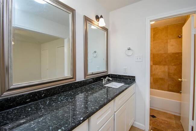 Building Photo - 154 Squires Bend