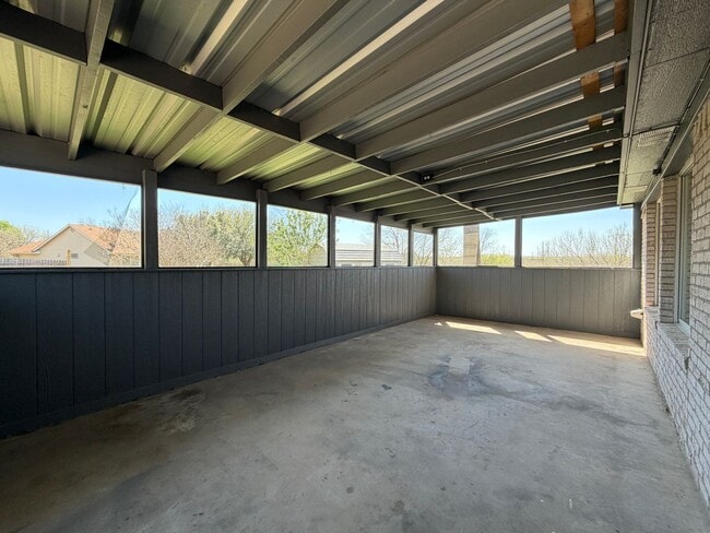 Building Photo - 3/2 in Del Valle