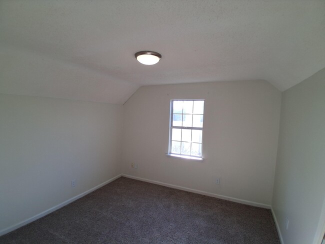 Building Photo - 885 Bit Ct