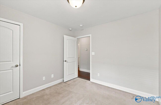 Building Photo - 5015 Montauk Trail SE