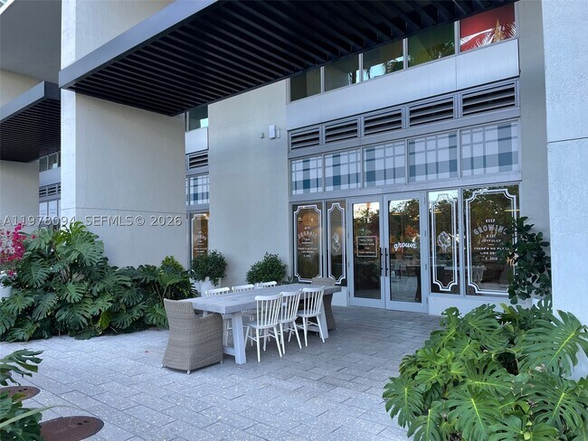 Building Photo - 1500 Bay Dr E