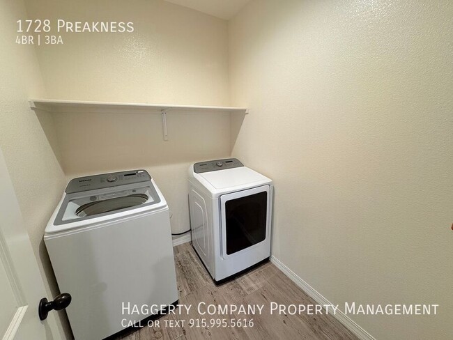 Building Photo - East El Paso 4 bed Refrig A/C with 3 car g...