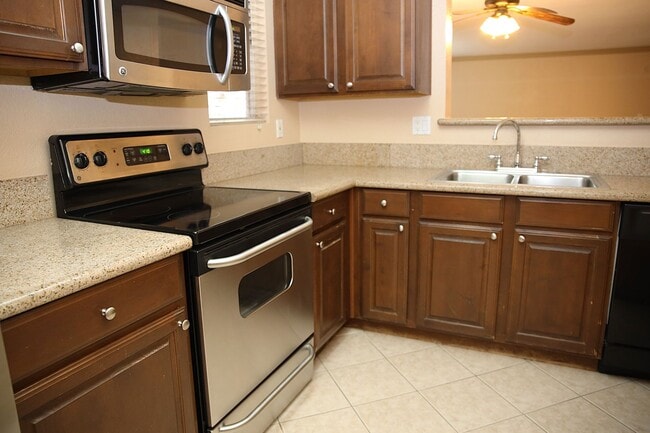 Building Photo - SW - CONDO - 2 BEDROOM - 1ST FLOOR