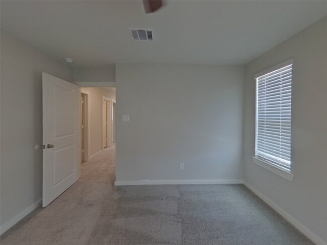 Building Photo - 9835 Willow Creek Commerce Dr