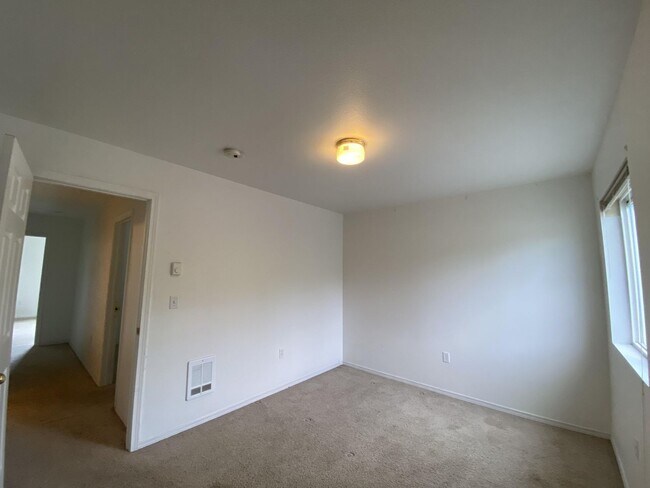 Building Photo - Garfield St Duplex