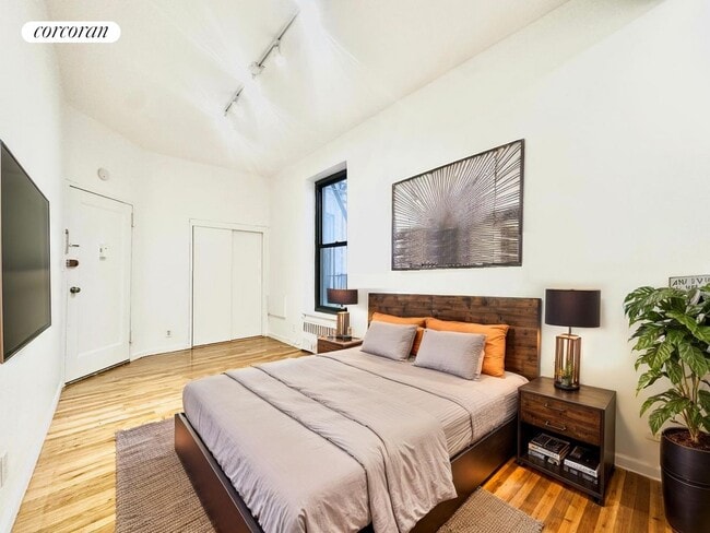 Primary Photo - 410 W End Ave