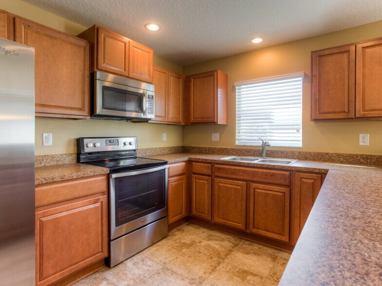 Building Photo - 1705 Southern Oak Loop