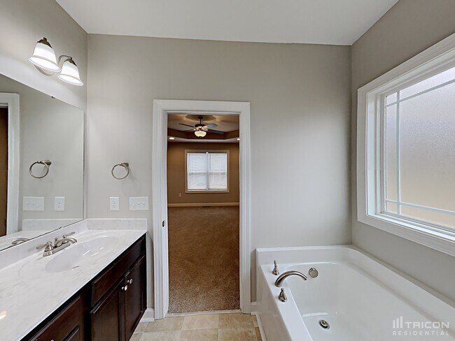 Building Photo - 257 Fender Dr