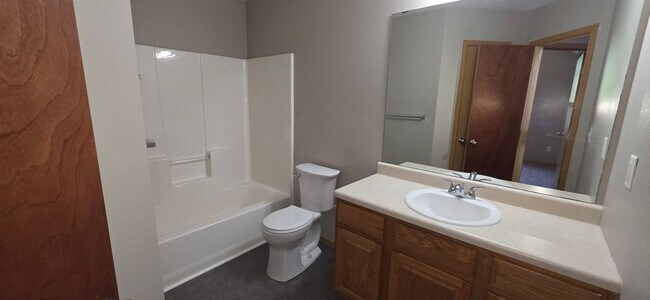 Building Photo - Gorgeous 3BR/2BA brick and stone front home in Keystone Estates! $1395