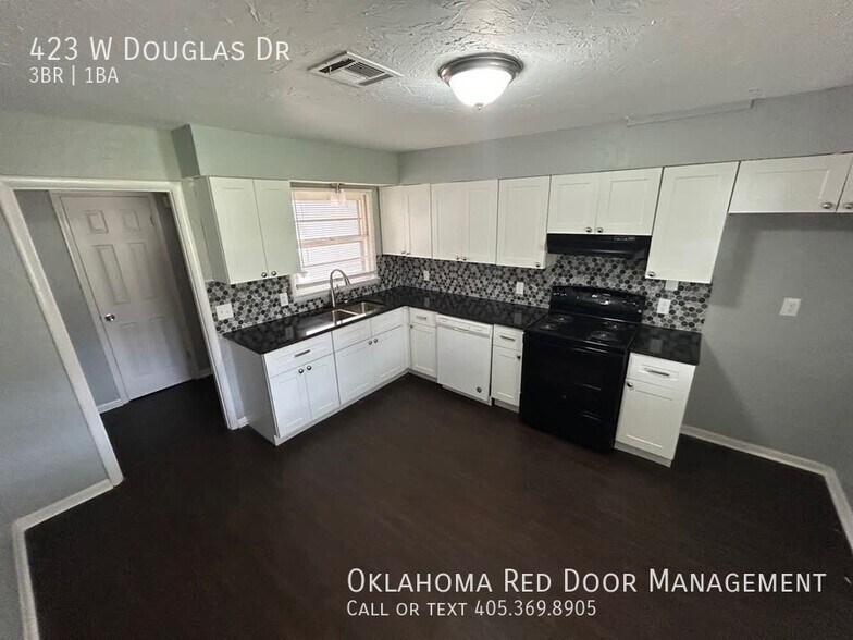 Building Photo - 423 W Douglas Dr