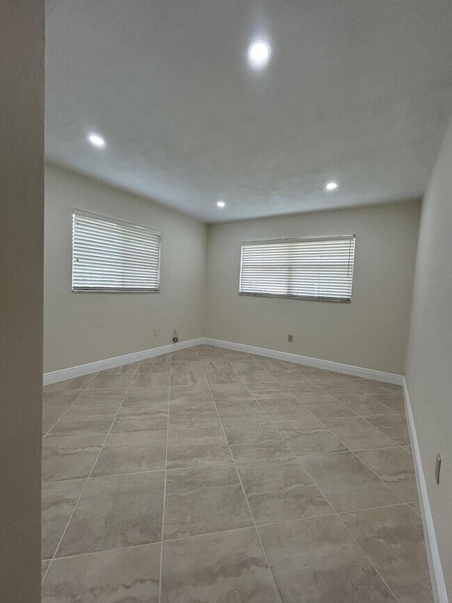 Building Photo - 4108 SE 8th Ave