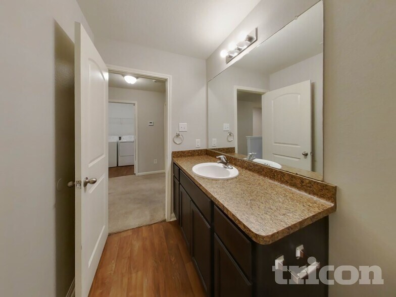 Building Photo - 17142 Common Point Dr