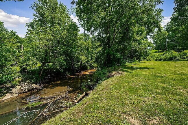 Building Photo - 1409 Robert Ln