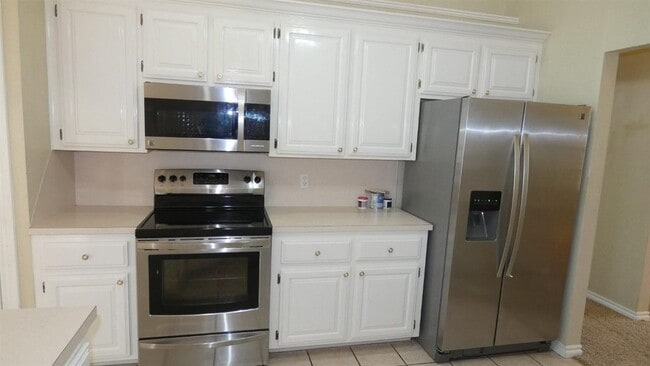 Building Photo - 17 NW Millcreek Rd