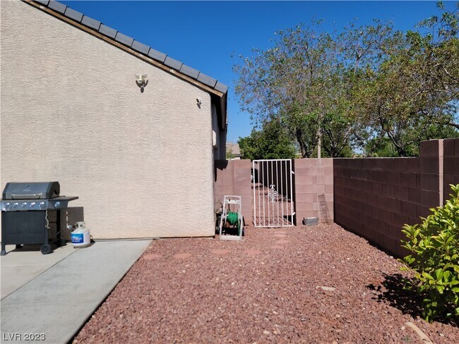 Building Photo - 1965 Digger Pine Dr